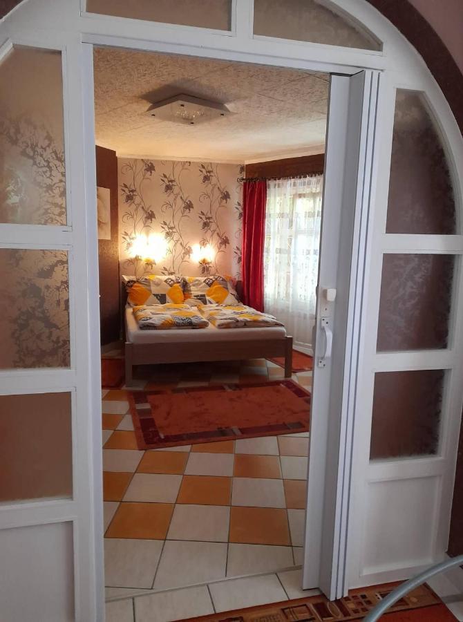 Gyoengyvirag Apartment Romhany Экстерьер фото